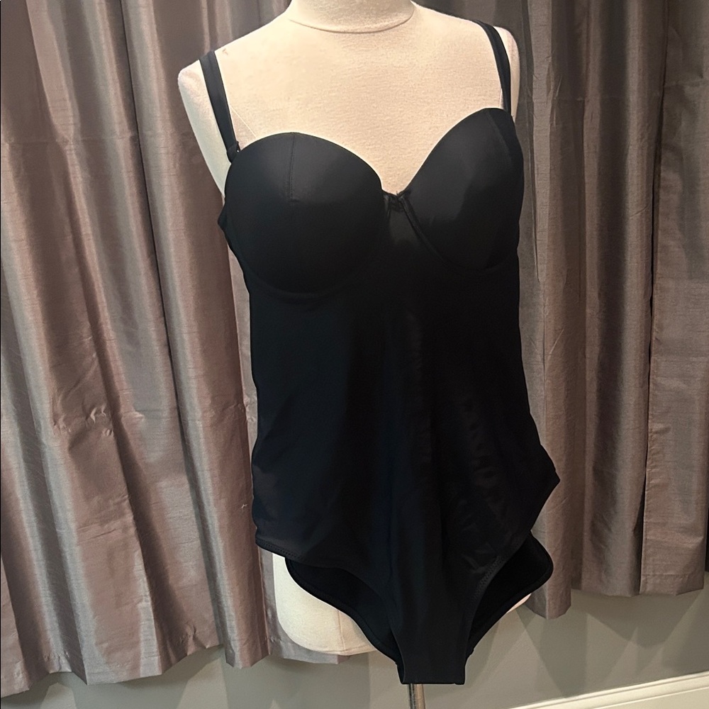 Old Navy Black Women's One Piece Swimsuit Molded Cups NEW